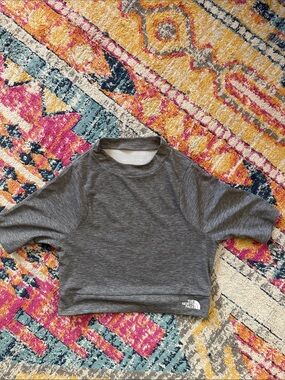 The North Face WOMENS LARGE Dark Gray Cropped Crew Shirt - Like New
